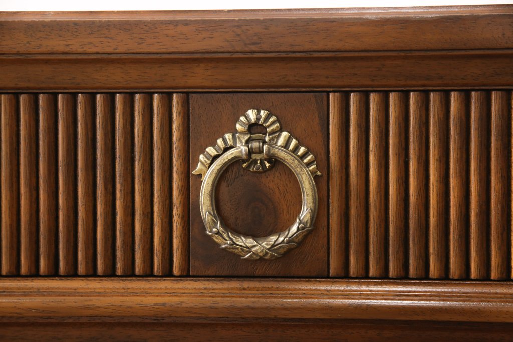 中古美品　DREXEL HERITAGE(ドレクセルヘリテイジ)　Cameo Classics(キャメオクラシックス)　ワンランク上の気品漂う雰囲気を演出するクリデンザ(クレデンザ、サイドボード、収納棚、キャビネット)(定価約115万円)(R-053268)