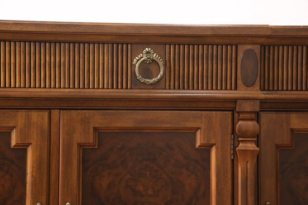 中古美品　DREXEL HERITAGE(ドレクセルヘリテイジ)　Cameo Classics(キャメオクラシックス)　ワンランク上の気品漂う雰囲気を演出するクリデンザ(クレデンザ、サイドボード、収納棚、キャビネット)(定価約115万円)(R-053268)