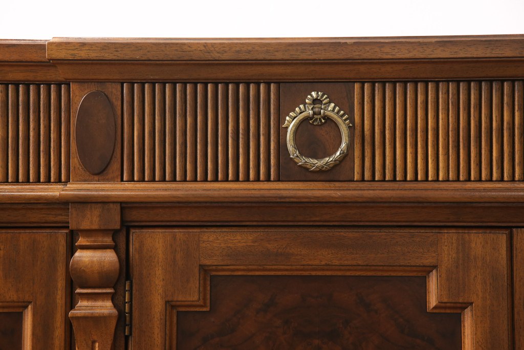 中古美品　DREXEL HERITAGE(ドレクセルヘリテイジ)　Cameo Classics(キャメオクラシックス)　ワンランク上の気品漂う雰囲気を演出するクリデンザ(クレデンザ、サイドボード、収納棚、キャビネット)(定価約115万円)(R-053268)