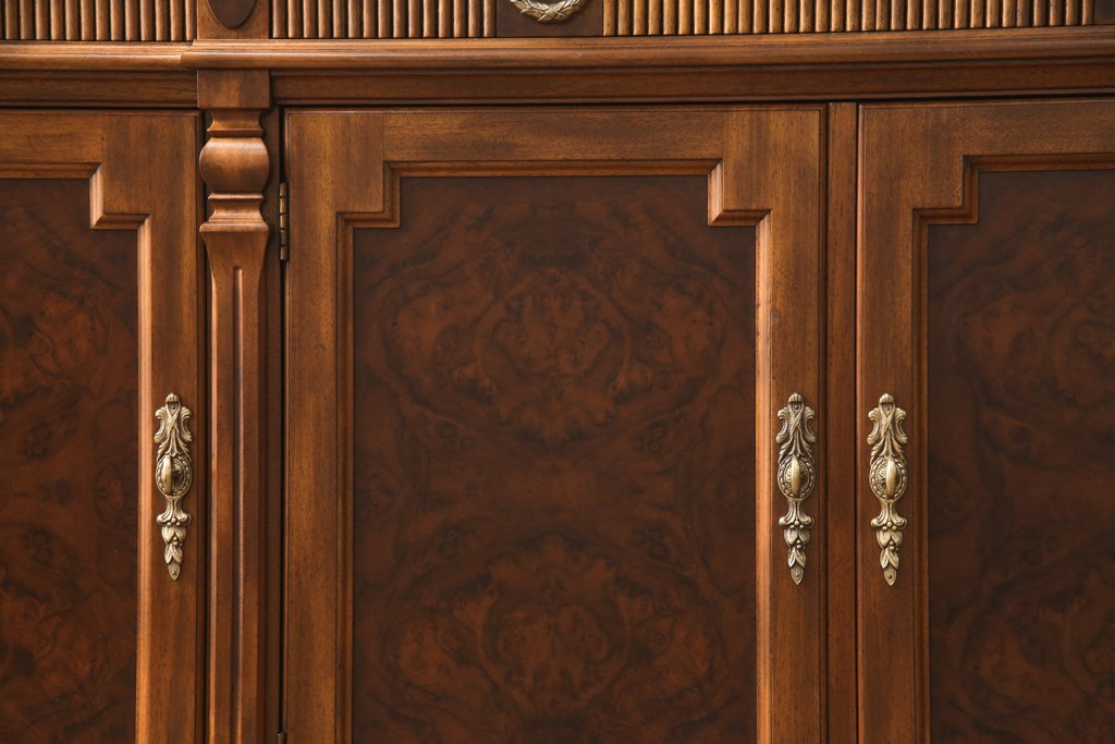 中古美品　DREXEL HERITAGE(ドレクセルヘリテイジ)　Cameo Classics(キャメオクラシックス)　ワンランク上の気品漂う雰囲気を演出するクリデンザ(クレデンザ、サイドボード、収納棚、キャビネット)(定価約115万円)(R-053268)