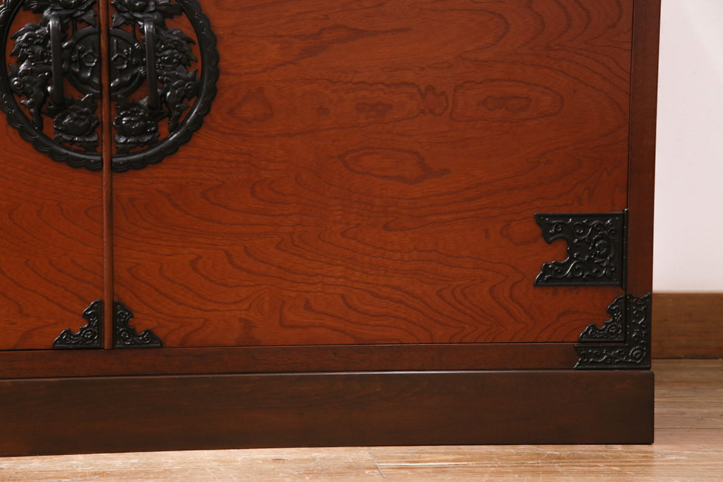 中古　民芸家具　衣装盆付き!赤みのある木肌が魅力の整理箪笥(収納タンス、ローボード、着物箪笥)(R-049031)