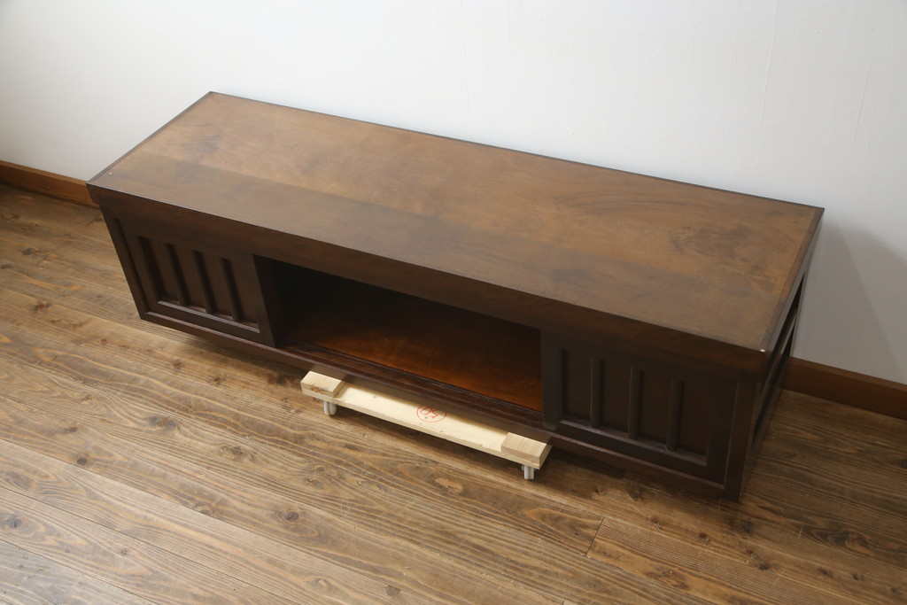 中古　美品　松本民芸家具　和モダンな雰囲気を醸し出す舞良型ローボード(テレビ台、テレビボード、リビングボード、収納棚、戸棚)(R-078078)
