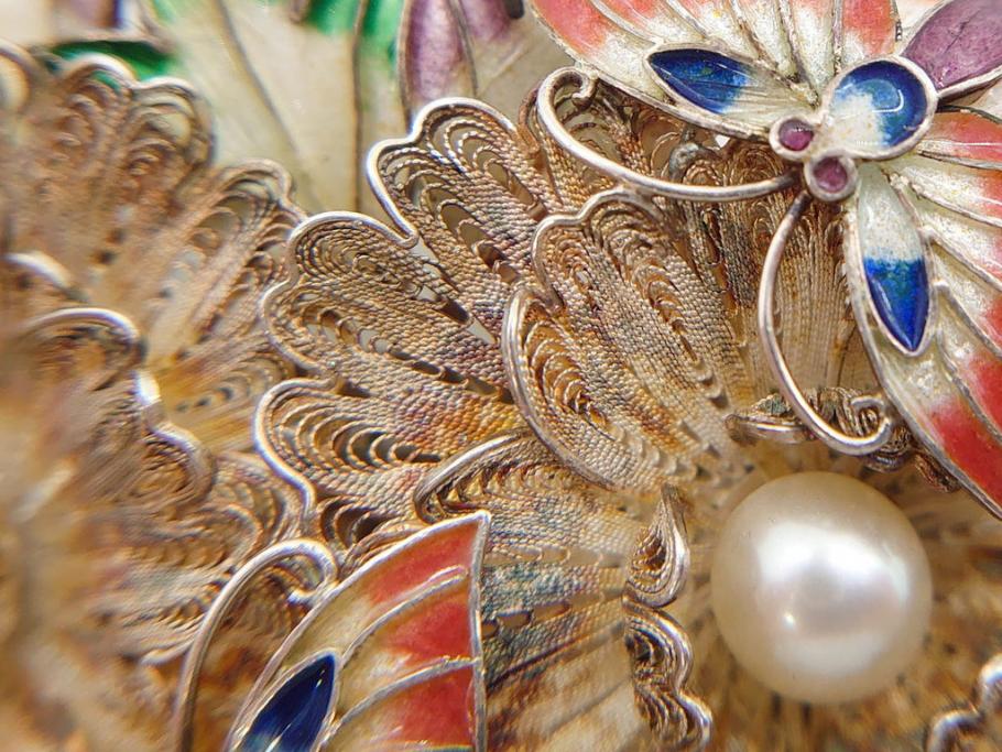 希少　アンティーク　金工　舞妓用　パール(真珠)　鮮やかな蝶と繊細な花の細工が目を引く豪華な帯留(ぽっちり、帯留め、着物道具、和装小物、アクセサリー、ブローチ、ケース付き)(R-078991)