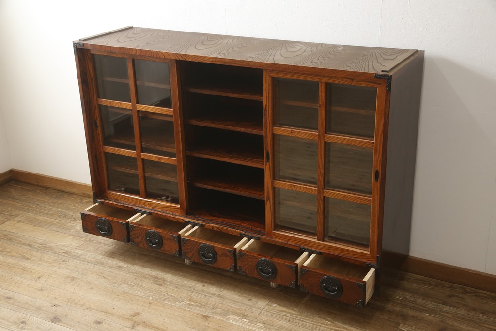 中古　美品　岩谷堂箪笥　収納力抜群! 上質な和の空間づくりに取り入れたい水屋箪笥サイドボード(キャビネット、食器棚、戸棚、収納棚)(R-059764)