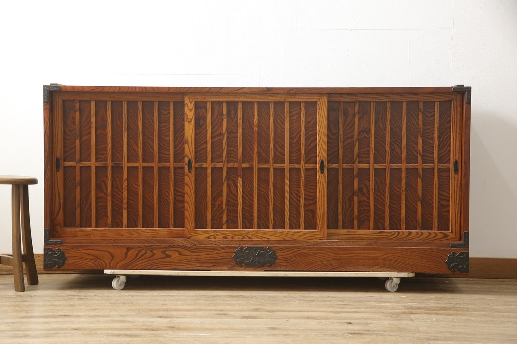 中古　美品　岩谷堂箪笥　収納力抜群! 上質な和の空間づくりに取り入れたい水屋箪笥サイドボード(食器棚、戸棚、収納棚)(R-059765)