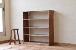 アンティーク家具　古い木味のシンプルなアンティーク飾り棚