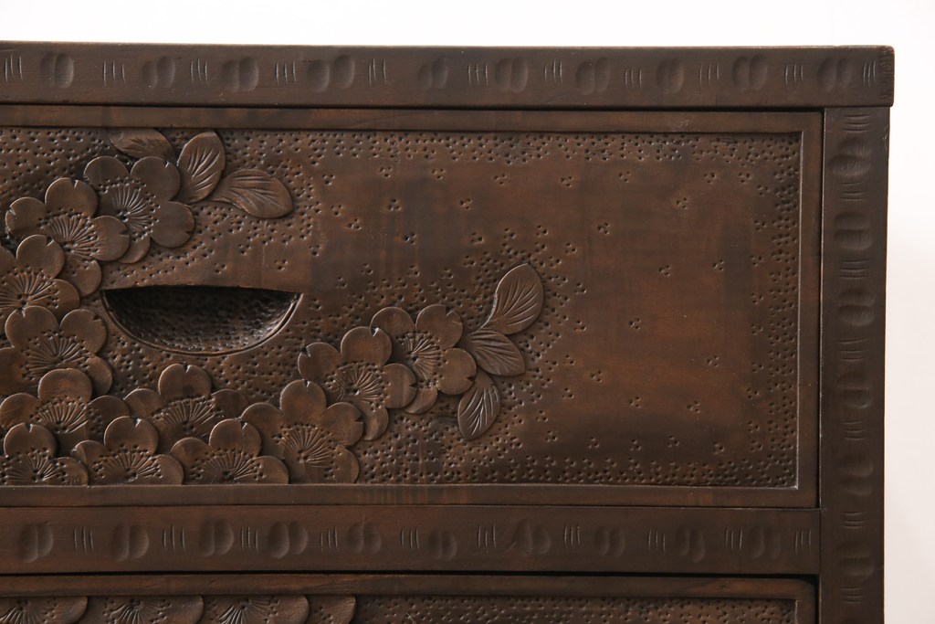 和製ビンテージ　軽井沢彫り　前面を大胆に使った彫刻がインパクト抜群のチェスト(引き出し、タンス、収納箪笥、ヴィンテージ)(R-054076)