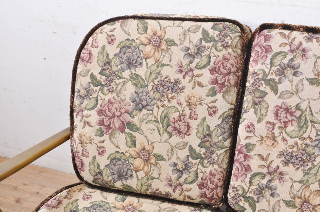 イギリスビンテージ　美品　ERCOL(アーコール)　落ち着いた色味の花柄ファブリックが上品な3人掛けソファ(アームソファ、3Pソファ、三人掛け、英国、北欧、ヴィンテージ)(R-071184)