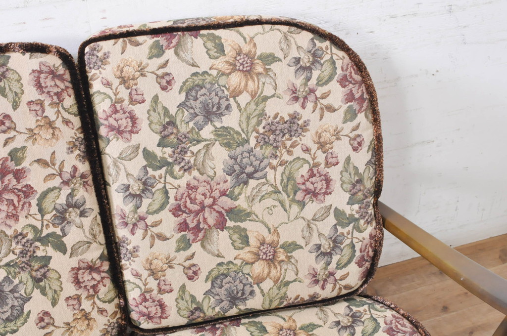 イギリスビンテージ　美品　ERCOL(アーコール)　落ち着いた色味の花柄ファブリックが上品な3人掛けソファ(アームソファ、3Pソファ、三人掛け、英国、北欧、ヴィンテージ)(R-071184)