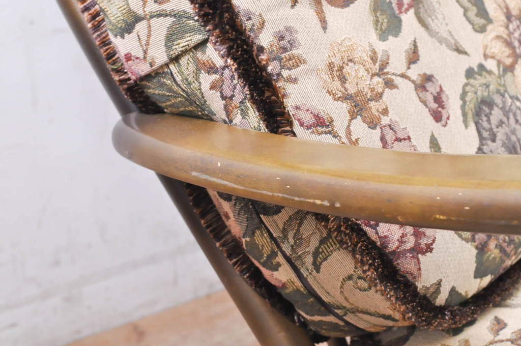 イギリスビンテージ　美品　ERCOL(アーコール)　落ち着いた色味の花柄ファブリックが上品な3人掛けソファ(アームソファ、3Pソファ、三人掛け、英国、北欧、ヴィンテージ)(R-071184)