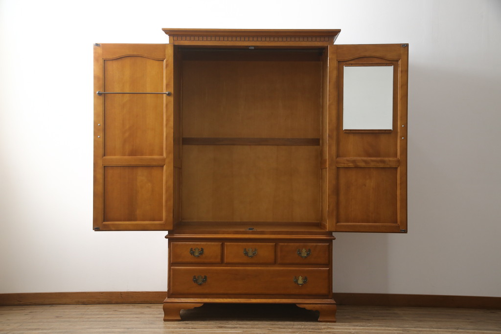 中古　美品　横浜ダニエル(daniel)　アーリーアメリカンシリーズ　気品ある佇まいが魅力的なワードローブ(洋服タンス、衣装箪笥、収納棚、戸棚、キャビネット)(定価約100万円)(R-076837)