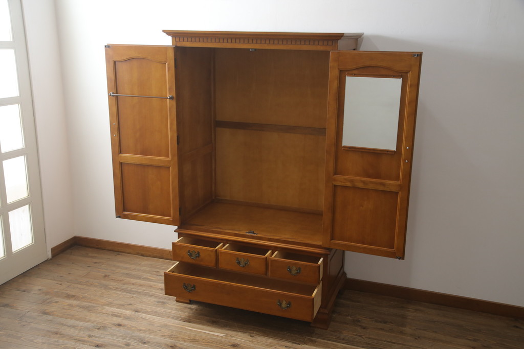 中古　美品　横浜ダニエル(daniel)　アーリーアメリカンシリーズ　気品ある佇まいが魅力的なワードローブ(洋服タンス、衣装箪笥、収納棚、戸棚、キャビネット)(定価約100万円)(R-076837)