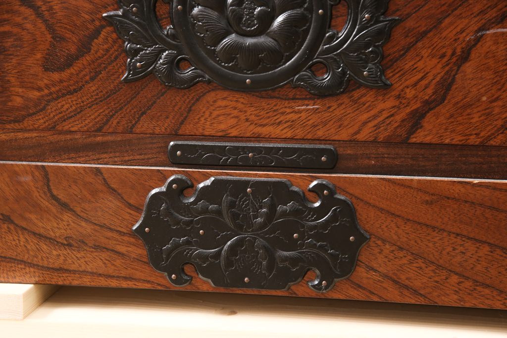 中古　岩谷堂箪笥　重厚感のあるつくりで存在感バッチリな収納箪笥(引き出し、衣装箪笥、チェスト)(R-054744)