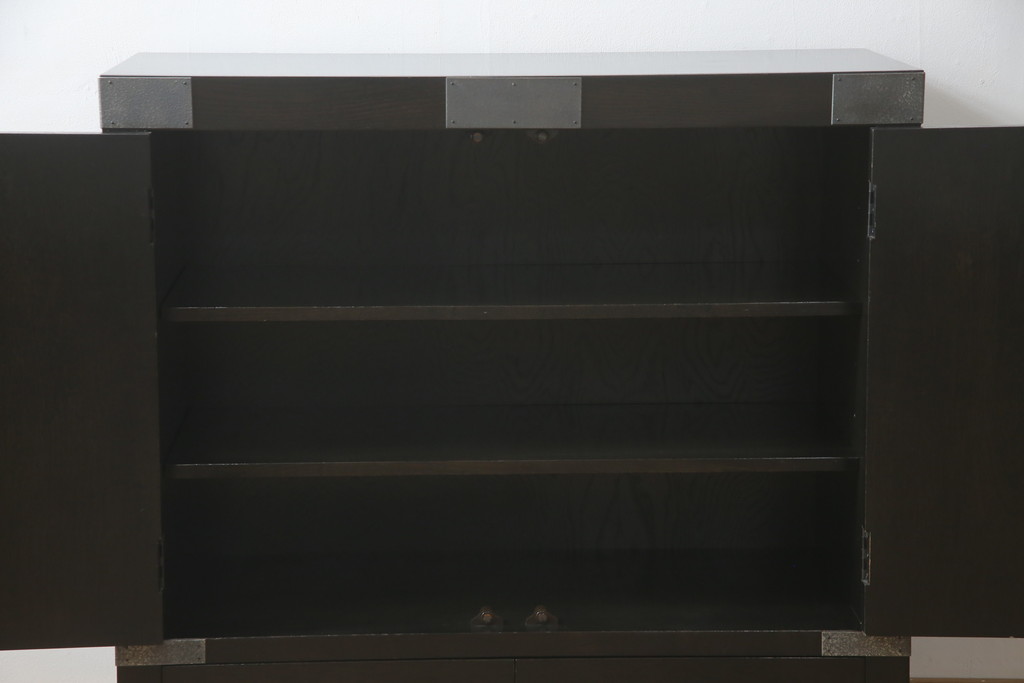 中古　国産　職人手造り家具　和モダンな雰囲気を醸し出す、珍しいデザインの収納棚(収納タンス、箪笥、サイドボード、戸棚)(R-058586)