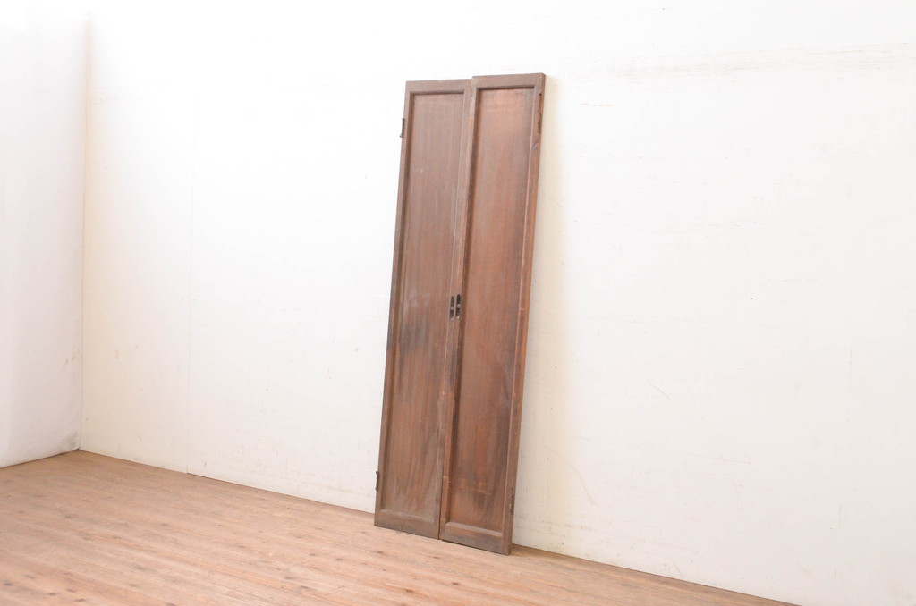 アンティーク建具　杉材　柾目の美しい幅狭扉1対2枚セット(ドア、木製扉、両開き戸)(R-071563)