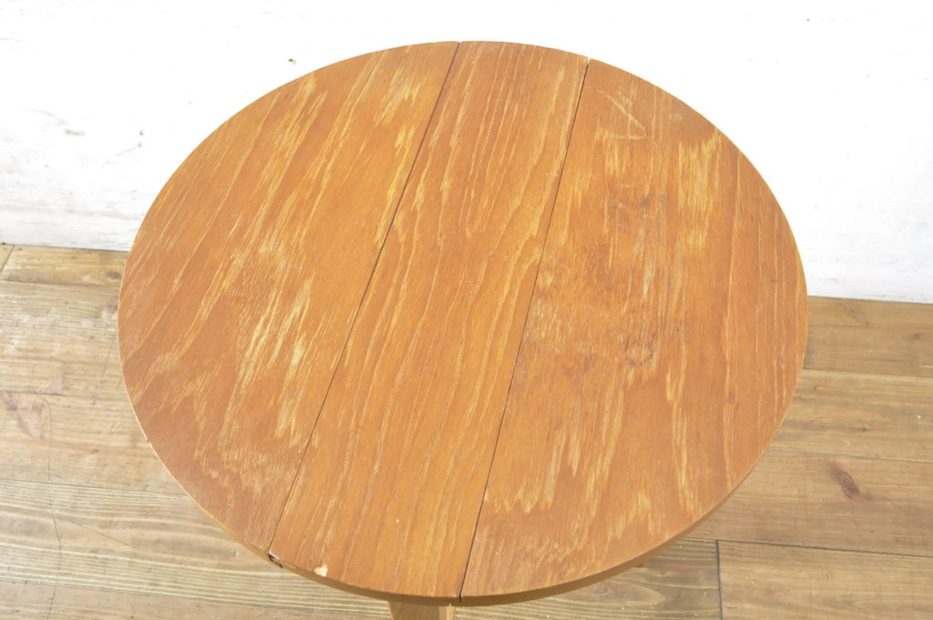 イギリスビンテージ　優しい木の温もり溢れるチーク材製のバタフライサイドテーブル(カフェテーブル、コーヒーテーブル、折りたたみテーブル、折り畳み、ラウンドテーブル、丸テーブル、花台、飾り台、店舗什器、ヴィンテージ)(R-064867)