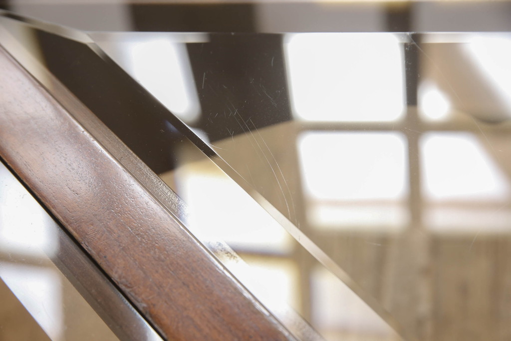 中古　アメリカ製　ガラス天板　クラシカルなデザインが魅力のセンターテーブル(リビングテーブル、ローテーブル、フロアテーブル、センチュリー社)(R-065418)