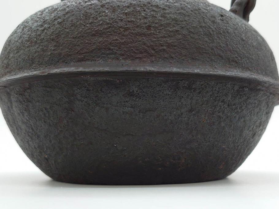 時代物　加藤忠三郎　紫金堂　平丸　年月を経た味わい漂う鉄瓶(湯沸、湯瓶、茶道具、茶器、共箱付き)(R-078773)
