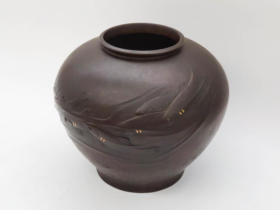時代物　古銅　斑紫銅　盛上　生き生きと泳ぐ魚の装飾が印象的な花瓶(鮎?、アユ、高岡銅器?、花器、花生、花入、壷、壺、在銘、作家物)(R-077929)