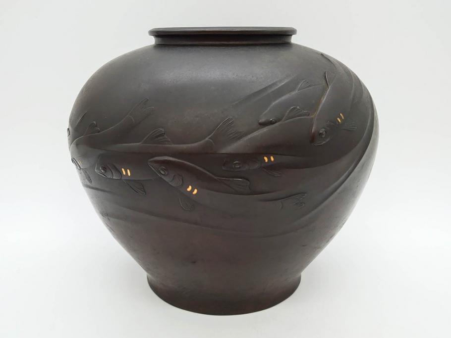 時代物　古銅　斑紫銅　盛上　生き生きと泳ぐ魚の装飾が印象的な花瓶(鮎?、アユ、高岡銅器?、花器、花生、花入、壷、壺、在銘、作家物)(R-077929)