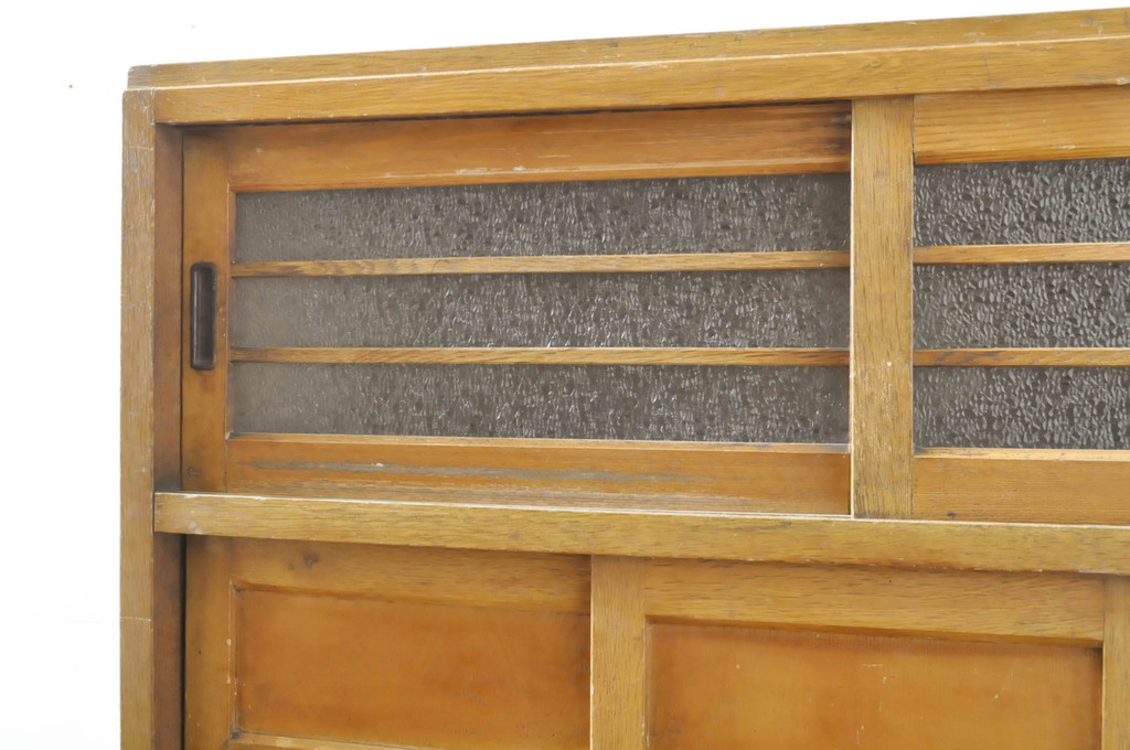 和製ビンテージ　昭和レトロ　可愛いデザインが魅力の小振りな食器棚(収納棚、戸棚、キャビネット、ヴィンテージ)(R-064876)