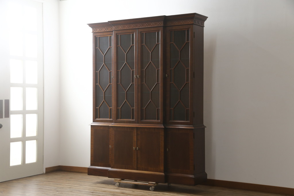 中古　美品!!　ヒッコリーチェア(HICKORY CHAIR)　クラシカルで高級感溢れる照明付きのキャビネット(収納棚、戸棚、飾り棚)(定価約300万円)(R-078717)