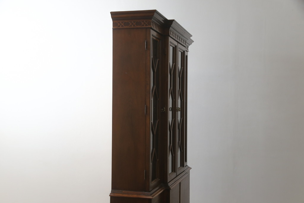 中古　美品!!　ヒッコリーチェア(HICKORY CHAIR)　クラシカルで高級感溢れる照明付きのキャビネット(収納棚、戸棚、飾り棚)(定価約300万円)(R-078717)