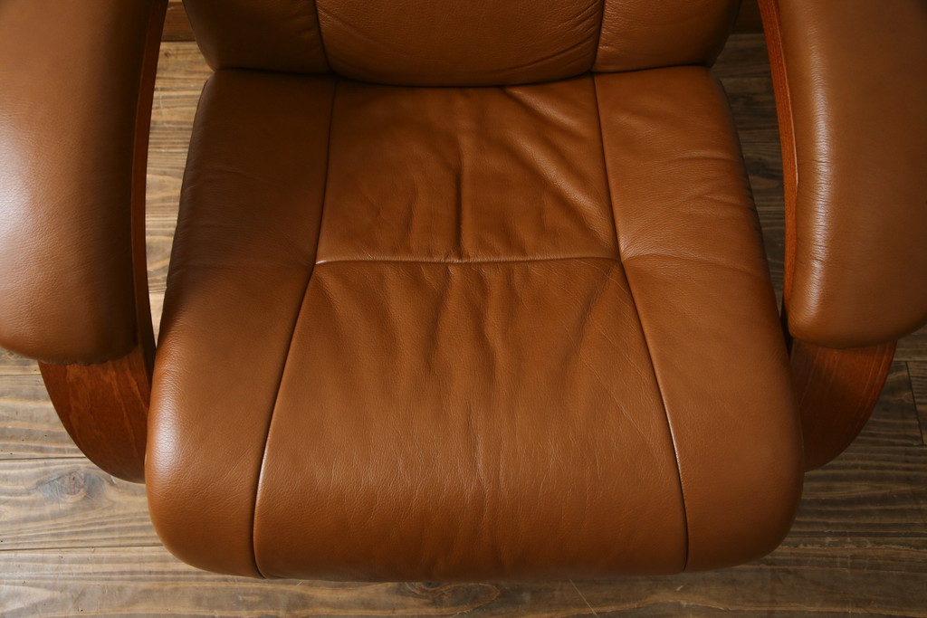 中古　美品　牛本革　ノルウェー　Hjellegjerde(イエリアーダ社)　ノーザンコンフォート　優雅なくつろぎの時間におすすめのリクライニングチェア&オットマン(定価約30万円)(椅子、アームチェア、フットスツール)(エコーネス、EKORNES、ストレスレスチェア)(R-057963)
