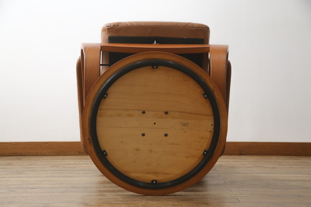 中古　美品　牛本革　ノルウェー　Hjellegjerde(イエリアーダ社)　ノーザンコンフォート　優雅なくつろぎの時間におすすめのリクライニングチェア&オットマン(定価約30万円)(椅子、アームチェア、フットスツール)(エコーネス、EKORNES、ストレスレスチェア)(R-057963)