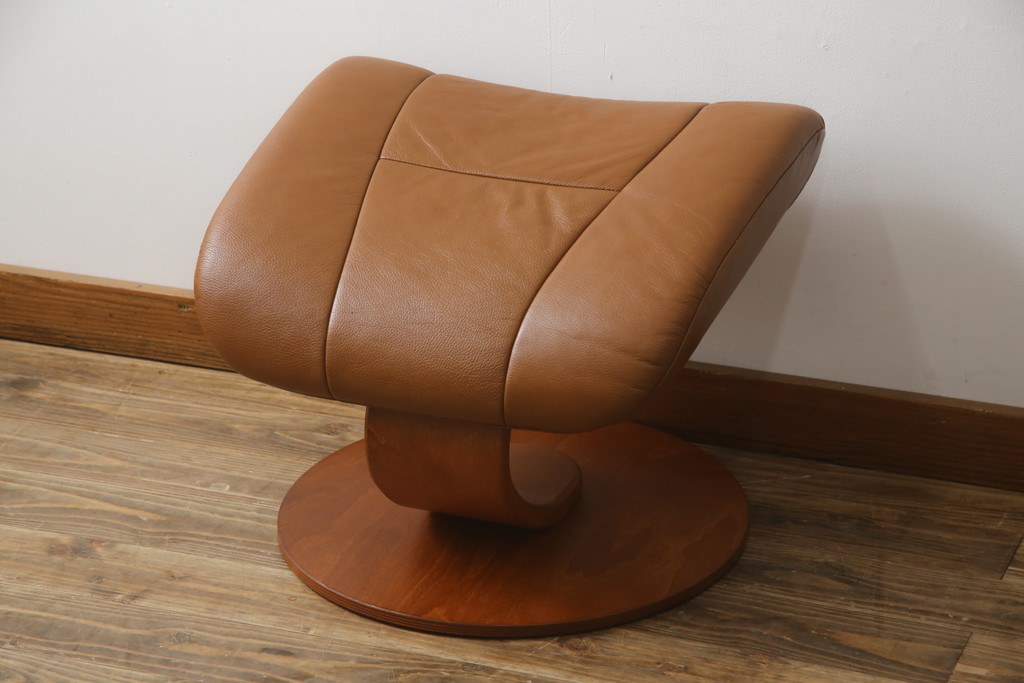 中古　美品　牛本革　ノルウェー　Hjellegjerde(イエリアーダ社)　ノーザンコンフォート　優雅なくつろぎの時間におすすめのリクライニングチェア&オットマン(定価約30万円)(椅子、アームチェア、フットスツール)(エコーネス、EKORNES、ストレスレスチェア)(R-057963)
