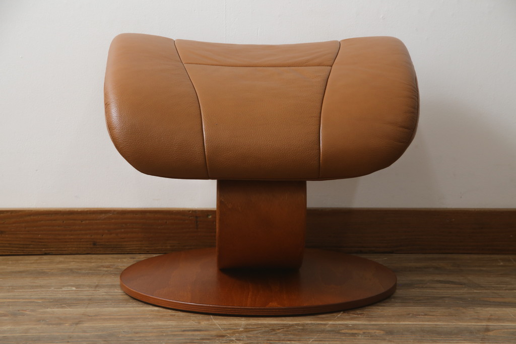 中古　美品　牛本革　ノルウェー　Hjellegjerde(イエリアーダ社)　ノーザンコンフォート　優雅なくつろぎの時間におすすめのリクライニングチェア&オットマン(定価約30万円)(椅子、アームチェア、フットスツール)(エコーネス、EKORNES、ストレスレスチェア)(R-057963)