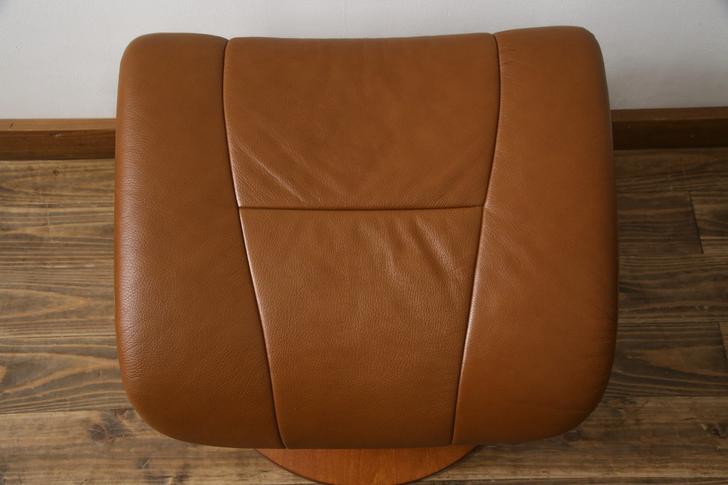 中古　美品　牛本革　ノルウェー　Hjellegjerde(イエリアーダ社)　ノーザンコンフォート　優雅なくつろぎの時間におすすめのリクライニングチェア&オットマン(定価約30万円)(椅子、アームチェア、フットスツール)(エコーネス、EKORNES、ストレスレスチェア)(R-057963)
