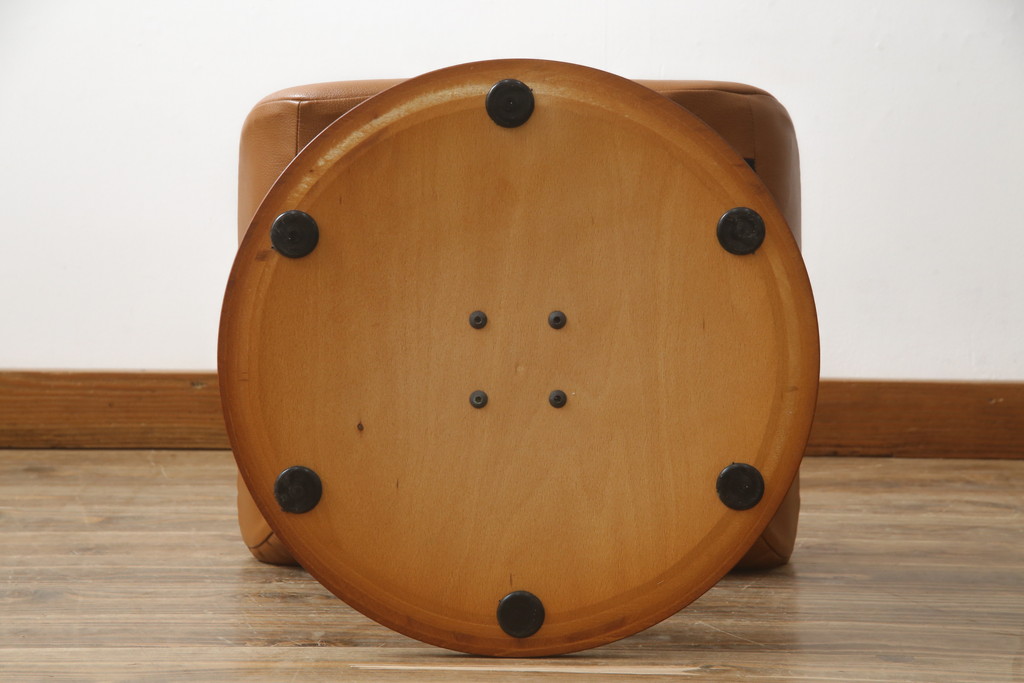 中古　美品　牛本革　ノルウェー　Hjellegjerde(イエリアーダ社)　ノーザンコンフォート　優雅なくつろぎの時間におすすめのリクライニングチェア&オットマン(定価約30万円)(椅子、アームチェア、フットスツール)(エコーネス、EKORNES、ストレスレスチェア)(R-057963)