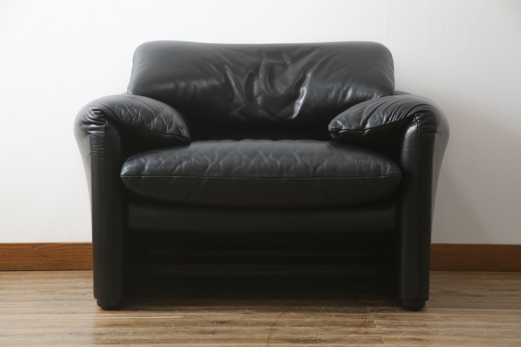 中古　Cassina(カッシーナ)　675　MARALUNGA(マラルンガ)　本革(レザー)　高級感漂う佇まいが魅力の1人掛けソファ(アームチェア、一人掛け、1P)(定価約100万円)(R-075432)