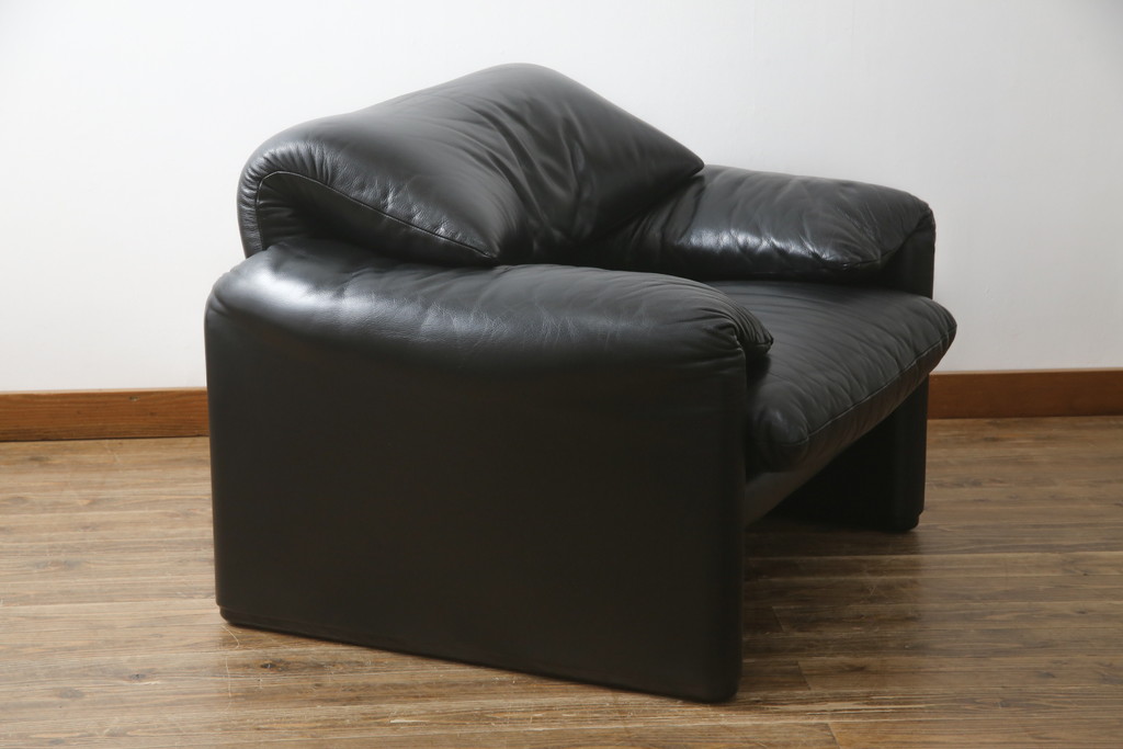 中古　Cassina(カッシーナ)　675　MARALUNGA(マラルンガ)　本革(レザー)　高級感漂う佇まいが魅力の1人掛けソファ(アームチェア、一人掛け、1P)(定価約100万円)(R-075432)