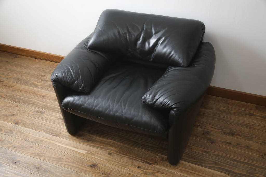 中古　Cassina(カッシーナ)　675　MARALUNGA(マラルンガ)　本革(レザー)　高級感漂う佇まいが魅力の1人掛けソファ(アームチェア、一人掛け、1P)(定価約100万円)(R-075432)