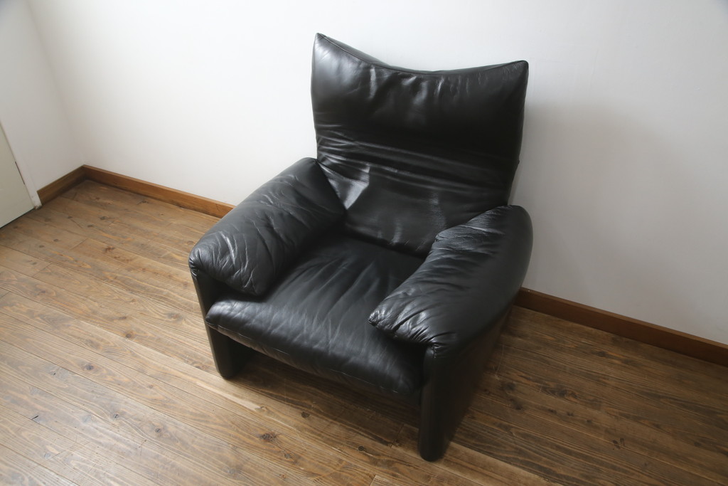中古　Cassina(カッシーナ)　675　MARALUNGA(マラルンガ)　本革(レザー)　高級感漂う佇まいが魅力の1人掛けソファ(アームチェア、一人掛け、1P)(定価約100万円)(R-075432)