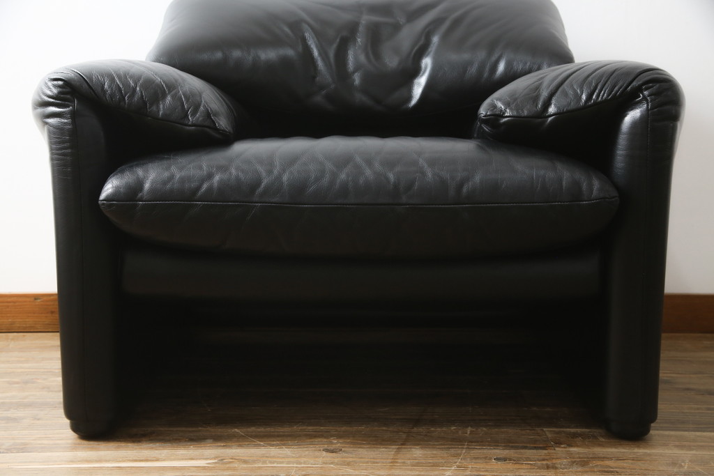 中古　Cassina(カッシーナ)　675　MARALUNGA(マラルンガ)　本革(レザー)　高級感漂う佇まいが魅力の1人掛けソファ(アームチェア、一人掛け、1P)(定価約100万円)(R-075432)