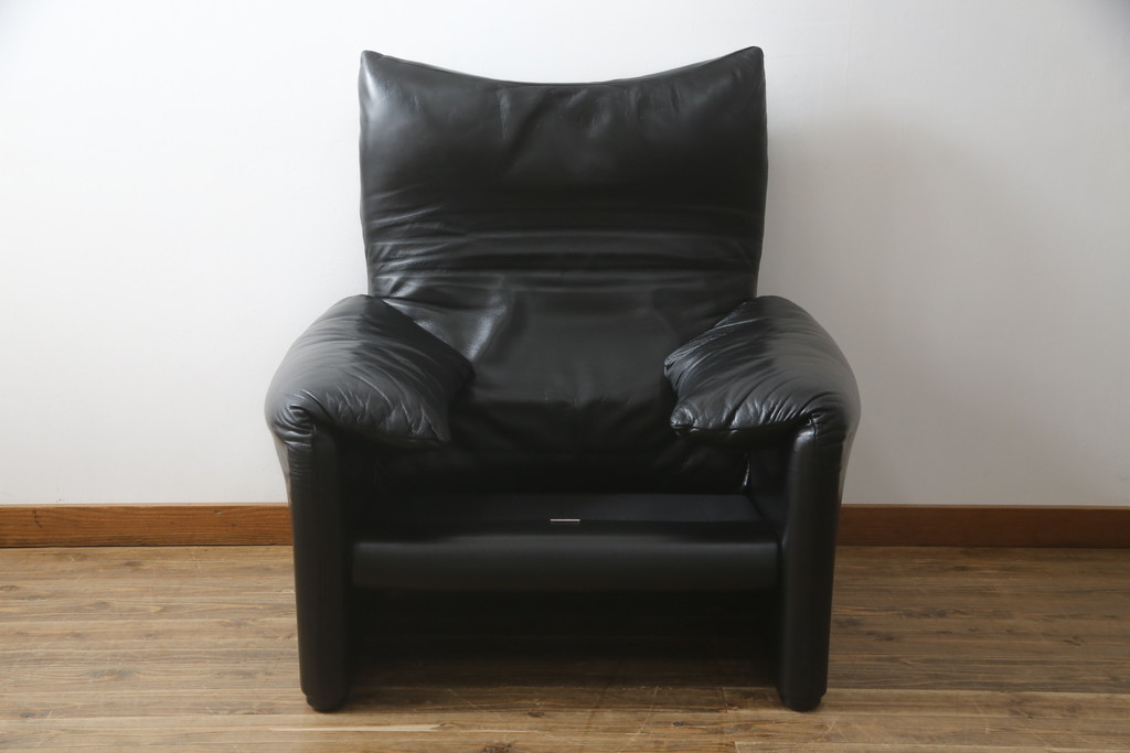 中古　Cassina(カッシーナ)　675　MARALUNGA(マラルンガ)　本革(レザー)　高級感漂う佇まいが魅力の1人掛けソファ(アームチェア、一人掛け、1P)(定価約100万円)(R-075432)