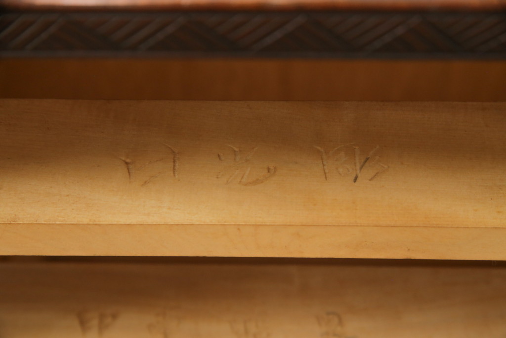 中古　美品　伝統工芸　日光彫り　細部まで施された彫りが美しい小引き出し(卓上収納、小物収納)(R-069061)