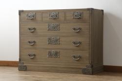 中古　美品　国産　伝統工芸　桐屋田中製　優美な牡丹金具が品の良さを高める総桐材製の衣装箪笥(桐箪笥、整理箪笥、チェスト、引き出し、桐たんす)(定価約60万円)(R-070838)
