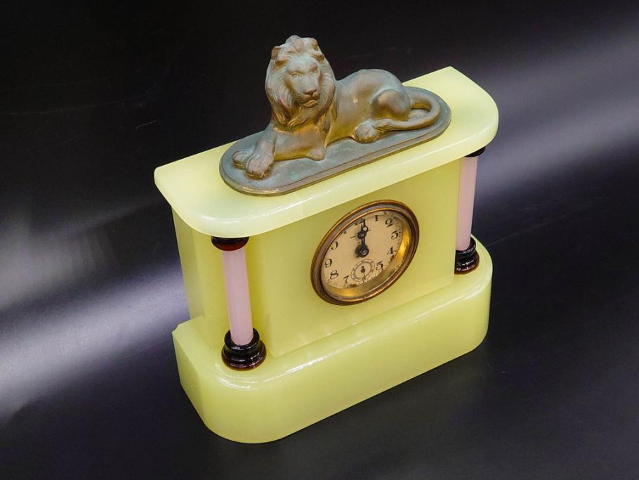 ジャンク品　昭和初期　東洋時計株式会社(TOYO CLOCK FACTORY)　ゼンマイ式　雄々しいライオンの装飾から威厳を感じる置時計(ウランガラス、ライオン、獅子、日本製)(R-078945)　