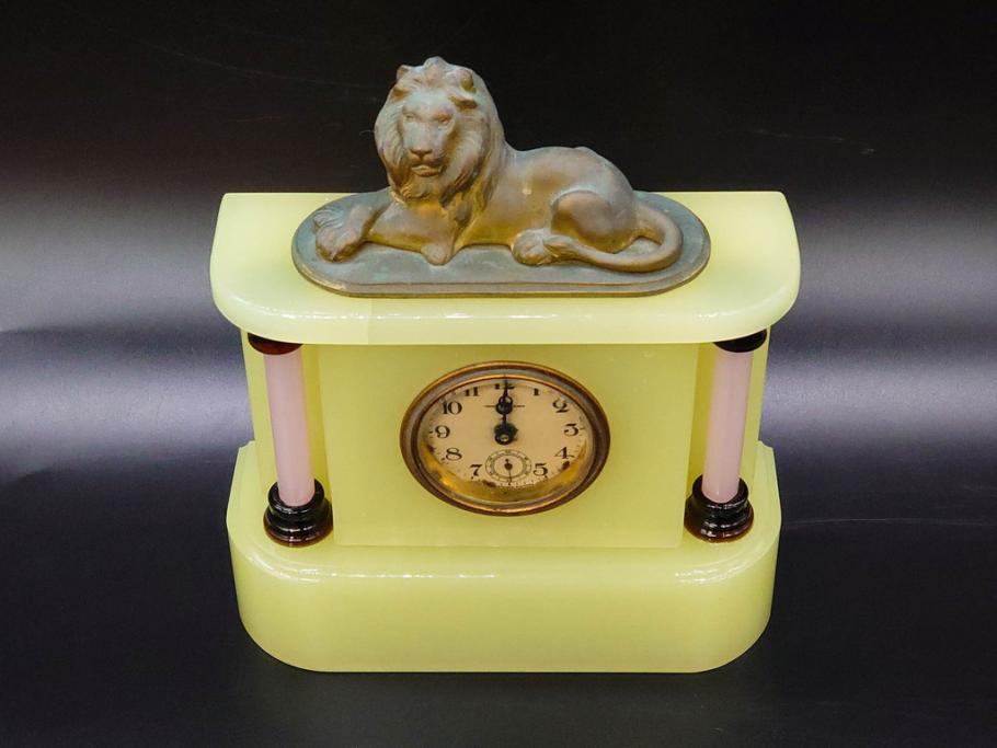 ジャンク品　昭和初期　東洋時計株式会社(TOYO CLOCK FACTORY)　ゼンマイ式　雄々しいライオンの装飾から威厳を感じる置時計(ウランガラス、ライオン、獅子、日本製)(R-078945)　