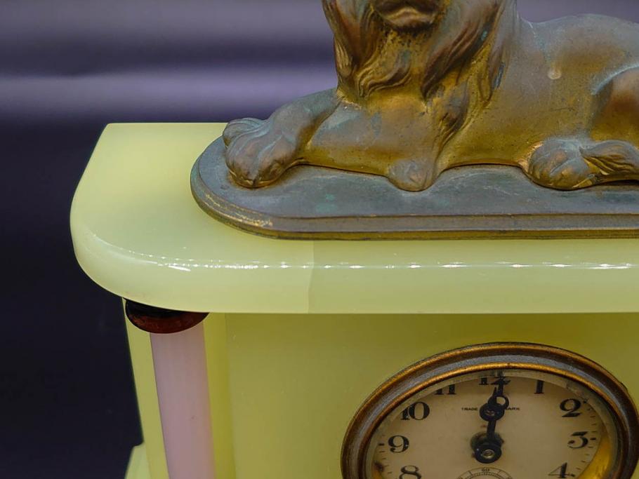 ジャンク品　昭和初期　東洋時計株式会社(TOYO CLOCK FACTORY)　ゼンマイ式　雄々しいライオンの装飾から威厳を感じる置時計(ウランガラス、ライオン、獅子、日本製)(R-078945)　
