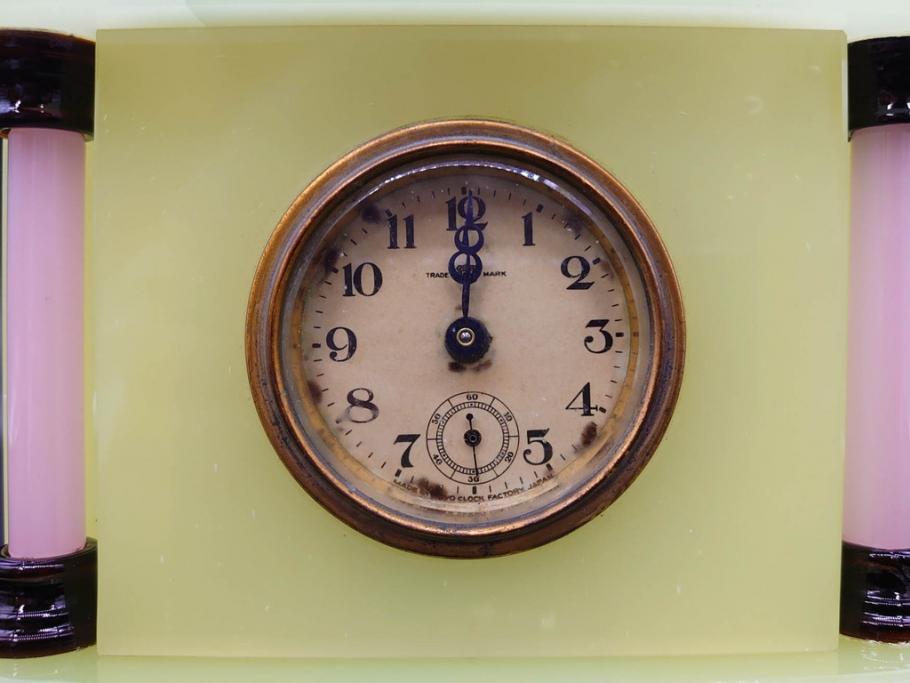 ジャンク品　昭和初期　東洋時計株式会社(TOYO CLOCK FACTORY)　ゼンマイ式　雄々しいライオンの装飾から威厳を感じる置時計(ウランガラス、ライオン、獅子、日本製)(R-078945)　