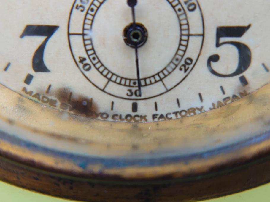 ジャンク品　昭和初期　東洋時計株式会社(TOYO CLOCK FACTORY)　ゼンマイ式　雄々しいライオンの装飾から威厳を感じる置時計(ウランガラス、ライオン、獅子、日本製)(R-078945)　