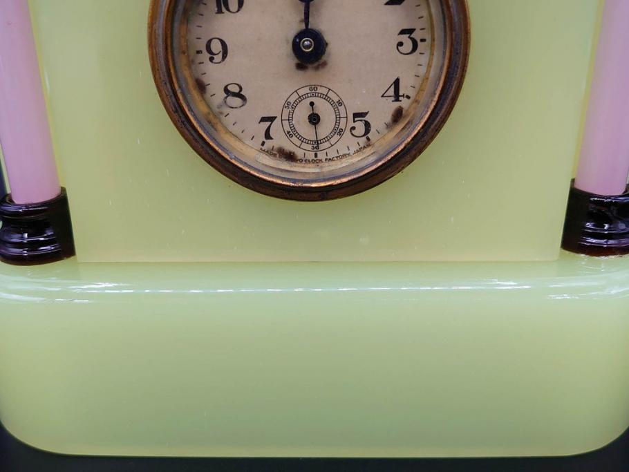 ジャンク品　昭和初期　東洋時計株式会社(TOYO CLOCK FACTORY)　ゼンマイ式　雄々しいライオンの装飾から威厳を感じる置時計(ウランガラス、ライオン、獅子、日本製)(R-078945)　