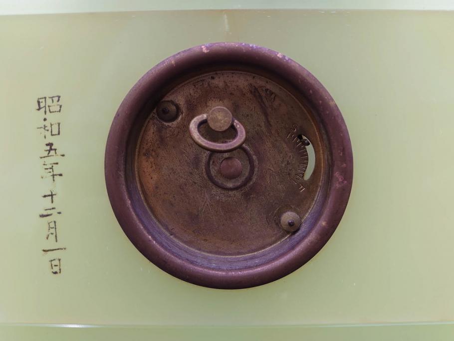 ジャンク品　昭和初期　東洋時計株式会社(TOYO CLOCK FACTORY)　ゼンマイ式　雄々しいライオンの装飾から威厳を感じる置時計(ウランガラス、ライオン、獅子、日本製)(R-078945)　