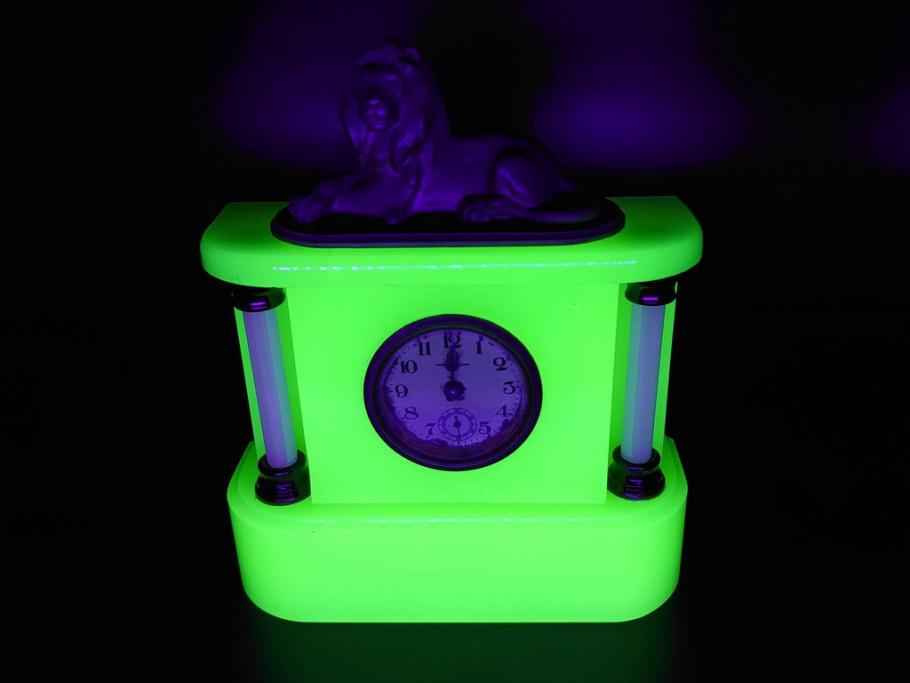 ジャンク品　昭和初期　東洋時計株式会社(TOYO CLOCK FACTORY)　ゼンマイ式　雄々しいライオンの装飾から威厳を感じる置時計(ウランガラス、ライオン、獅子、日本製)(R-078945)　