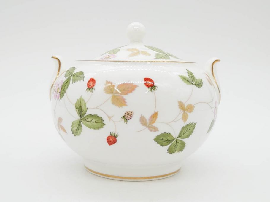 イギリス　WEDGWOOD(ウェッジウッド)　WILD STRAWBERRY(ワイルド ストロベリー)　R4406　苺のデザインが可愛らしいシュガーポット&クリーマー2点セット(イチゴ、いちご、ミルクジャー、ミルクポット、ボンボン入れ、洋食器、金彩、白磁、ボーンチャイナ、英国)(R-079003)